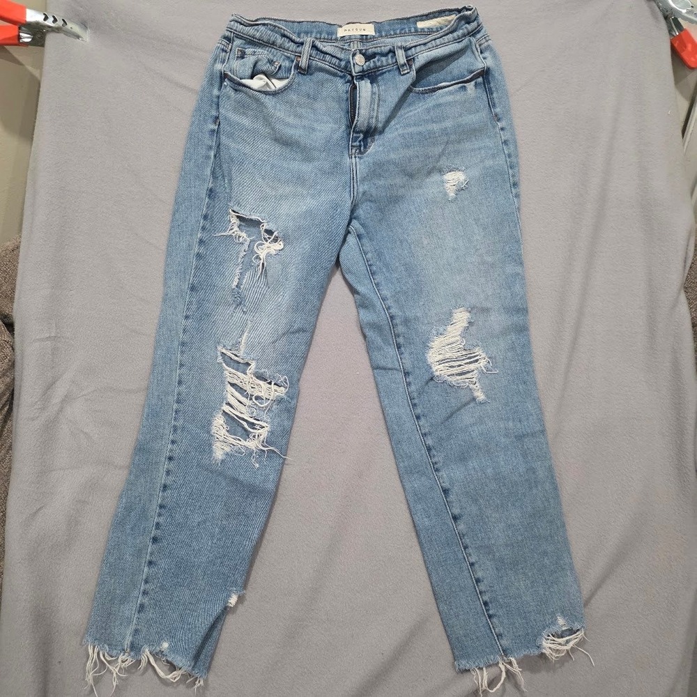 PacSun Vintage Icon Distressed High Rise Mom Jeans Light Wash Size 30 Raw Hem